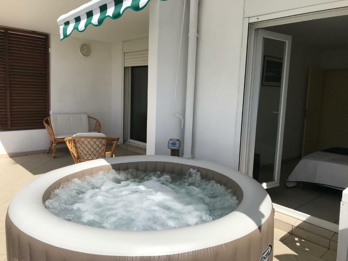 Meublé Homard avec jacuzzi et vue mer Saint-Gilles-les Bains Exterior foto